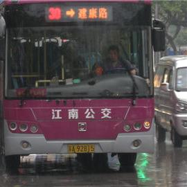 南京天气30天，从梅雨到盛夏的时光褶皱